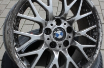 BMW mit Rand und Frontschaden