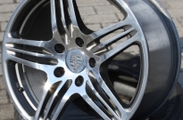 Porsche Turbo hochglanzpoliert