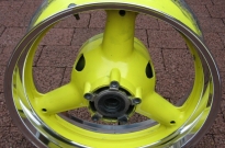 Motorradfelge Aussenbetten hochglanzpoliert